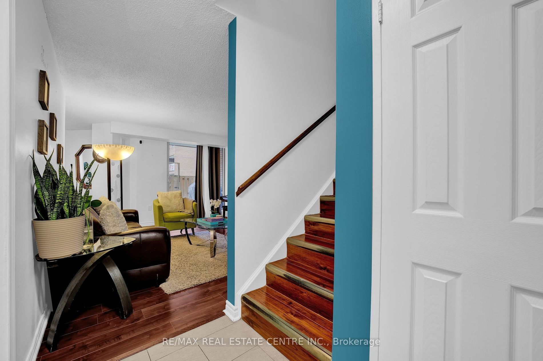 4062 Lawrence Ave E, #106