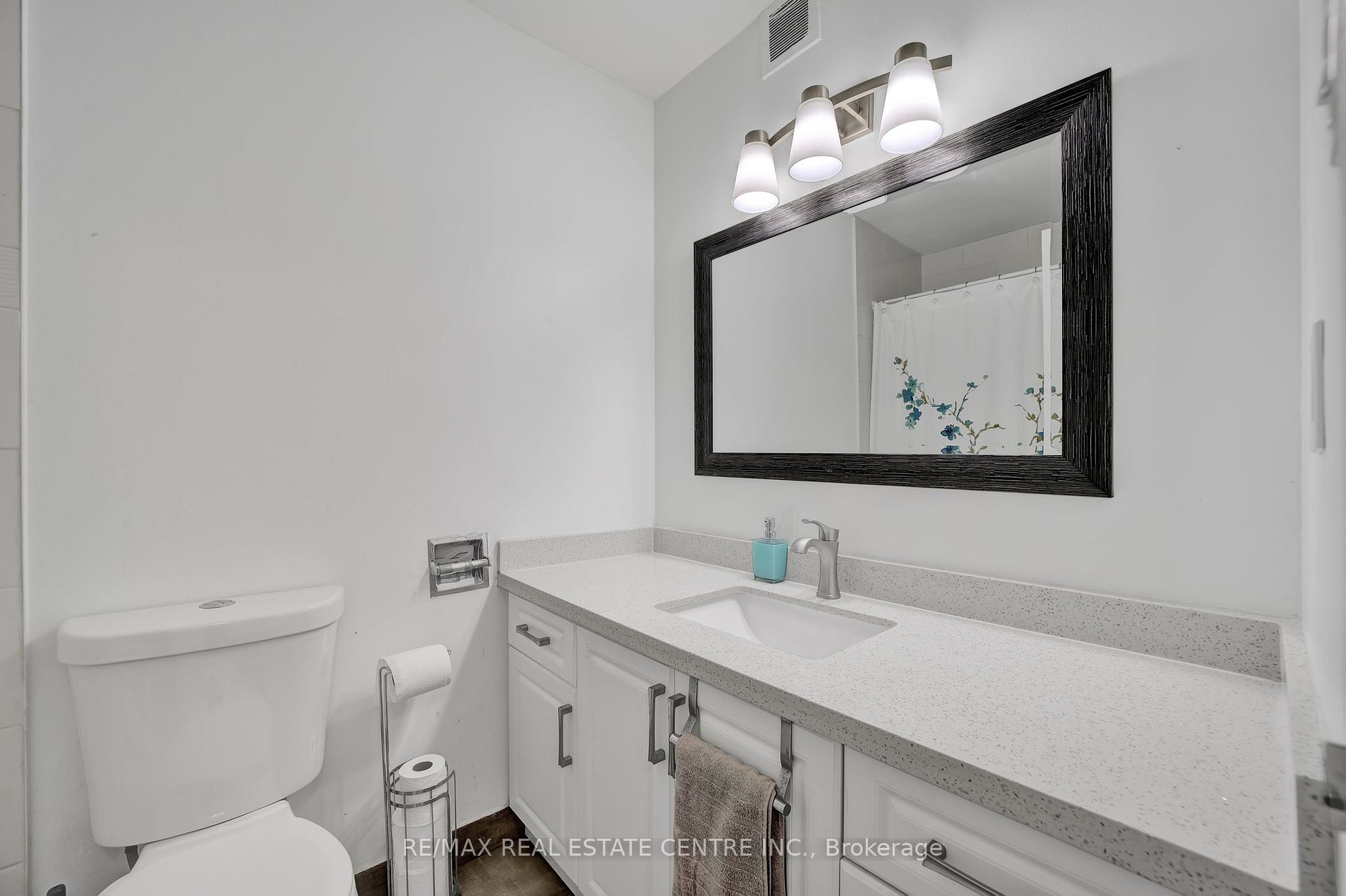 4062 Lawrence Ave E, #106