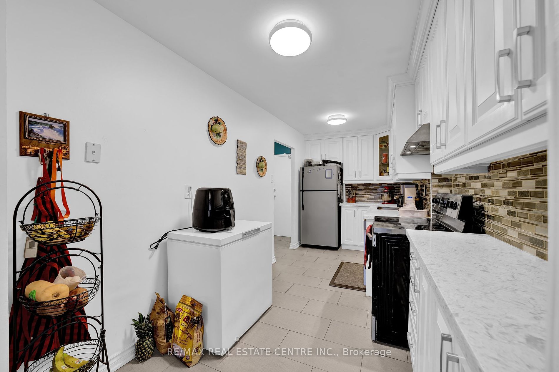 4062 Lawrence Ave E, #106