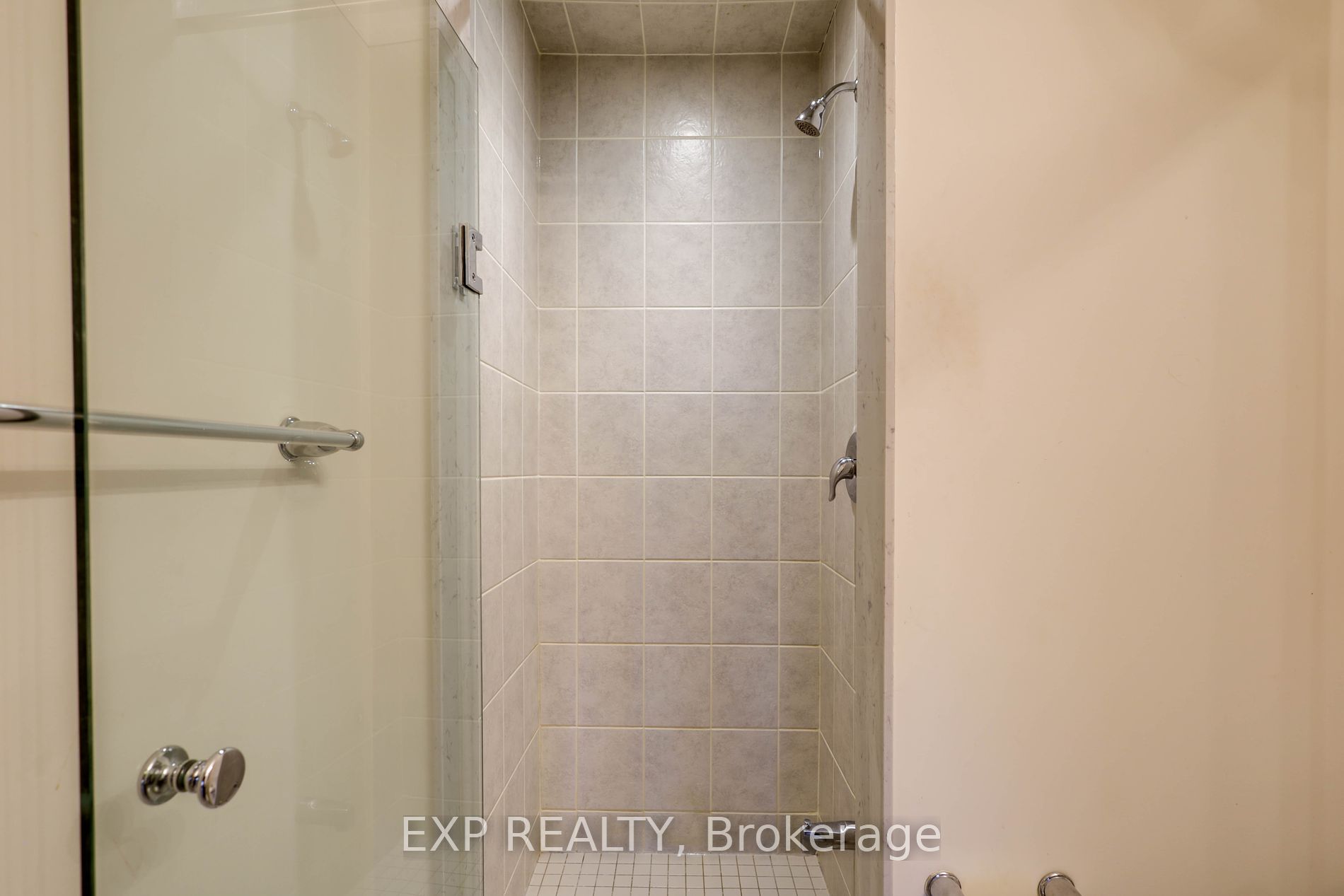 285 Finch Ave, #14