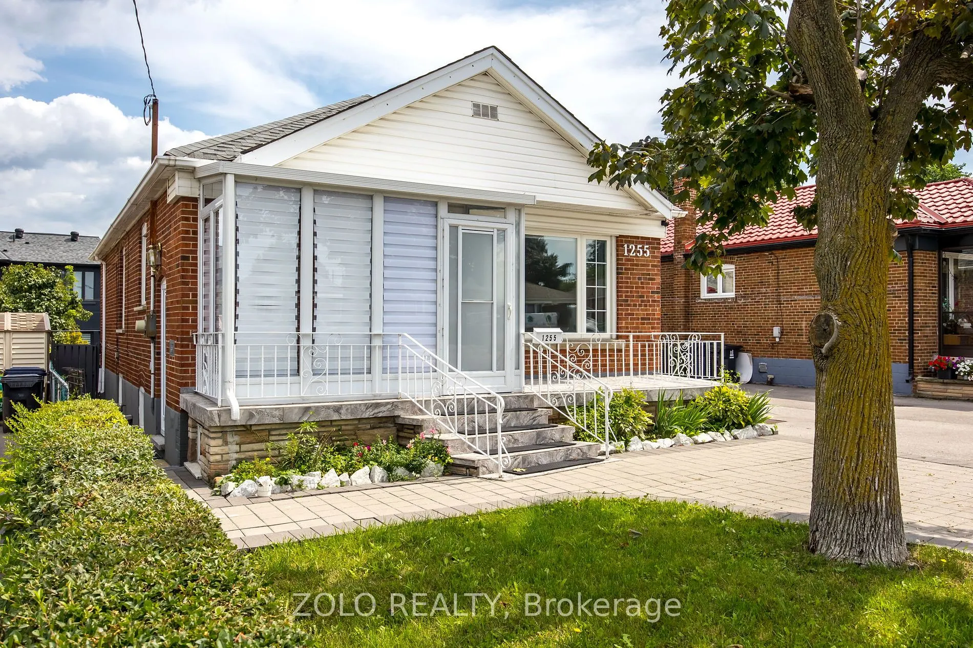 1255 Warden Ave