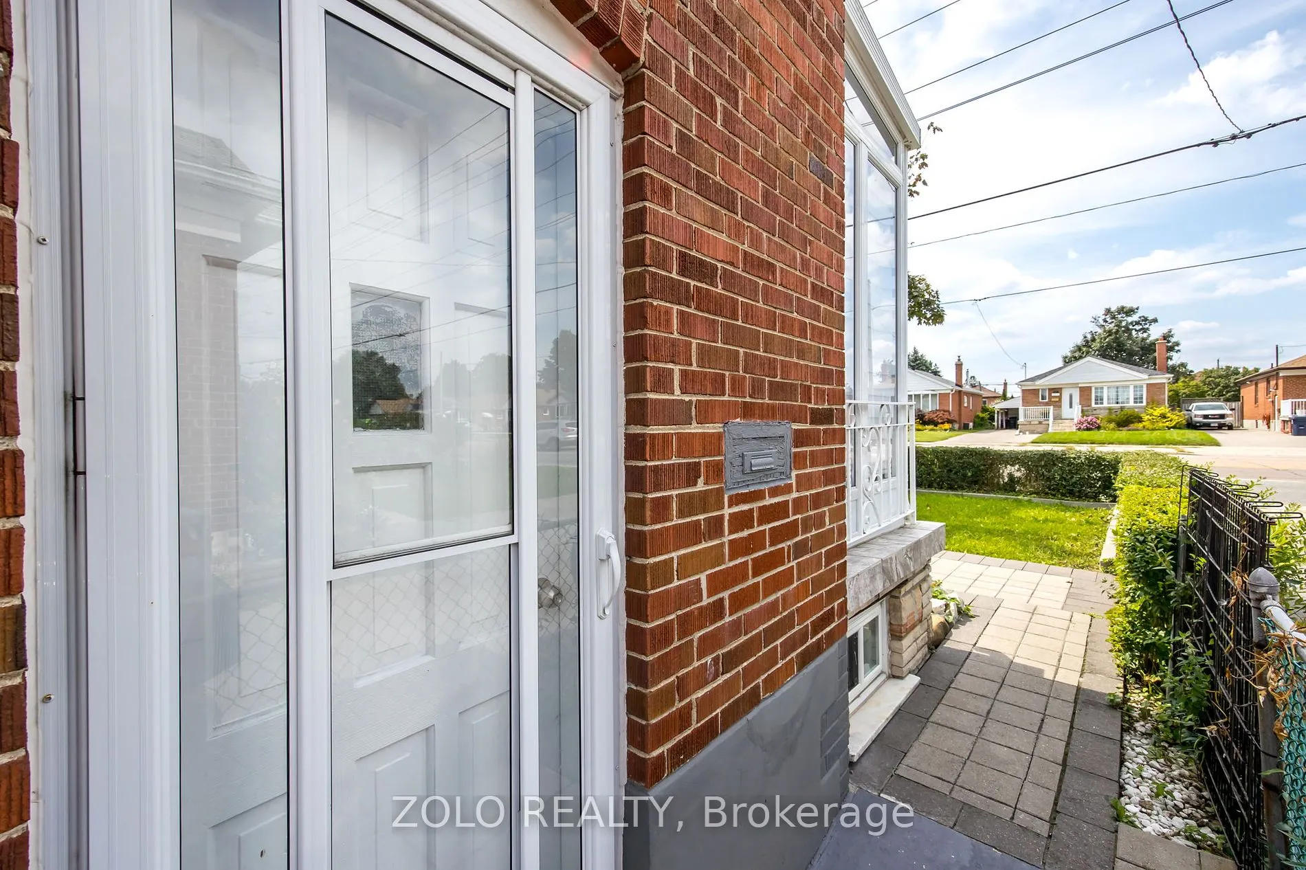 1255 Warden Ave