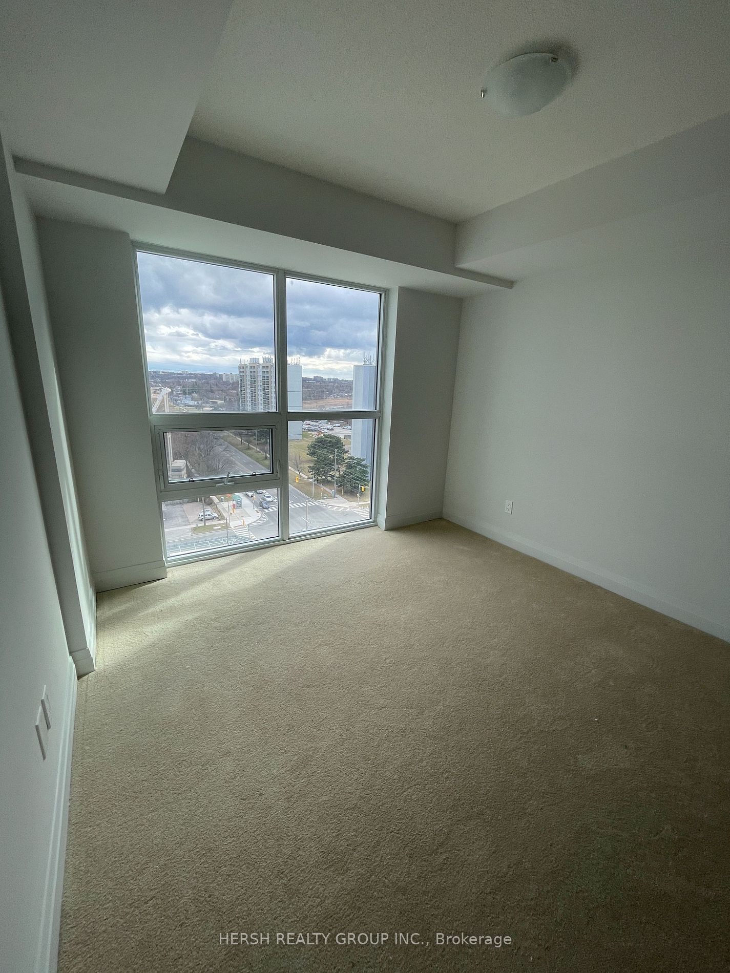 20 Meadowglen Pl, #1005