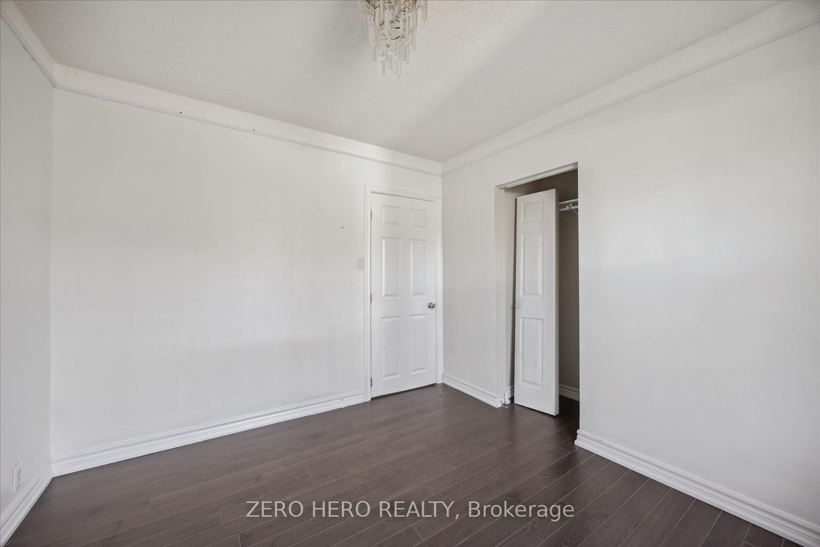 371 Rossland Rd E