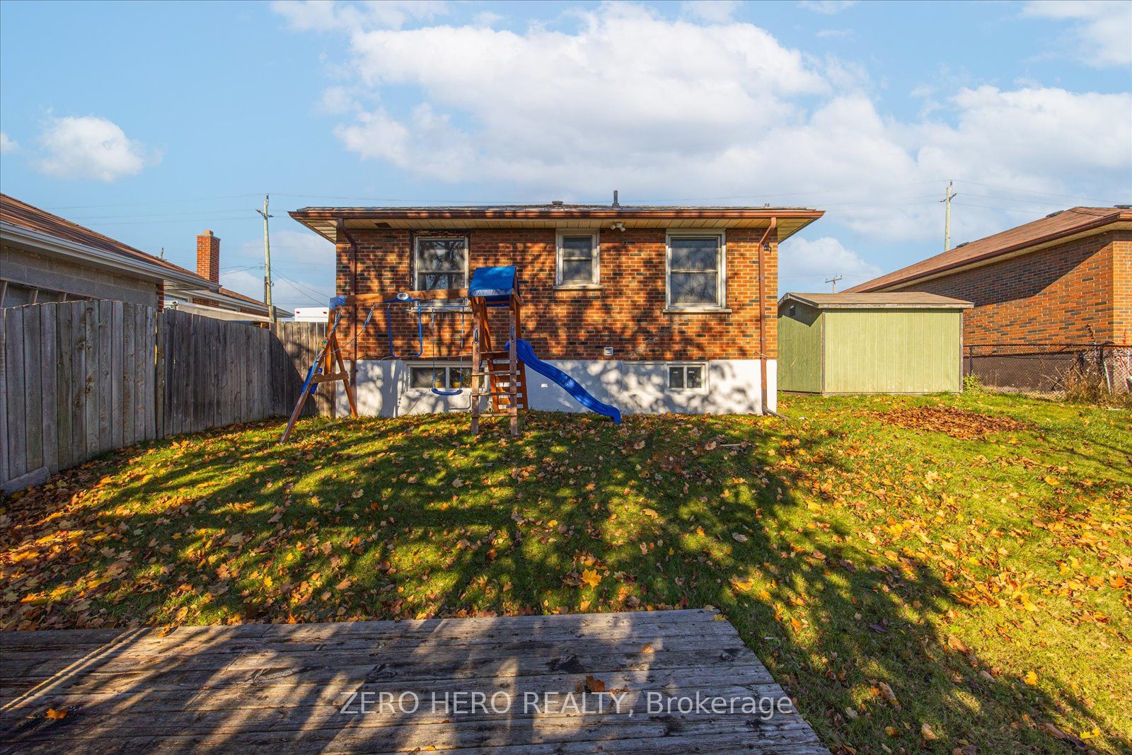 371 Rossland Rd E