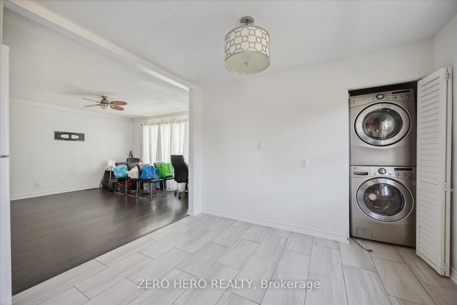 371 Rossland Rd E