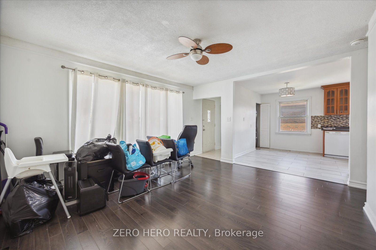 371 Rossland Rd E