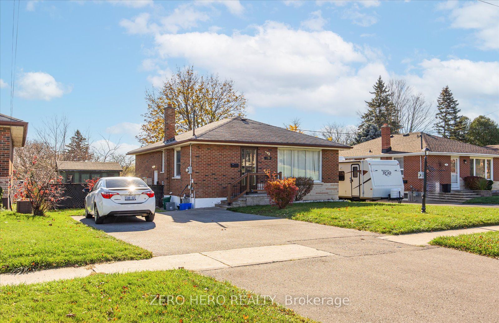 371 Rossland Rd E