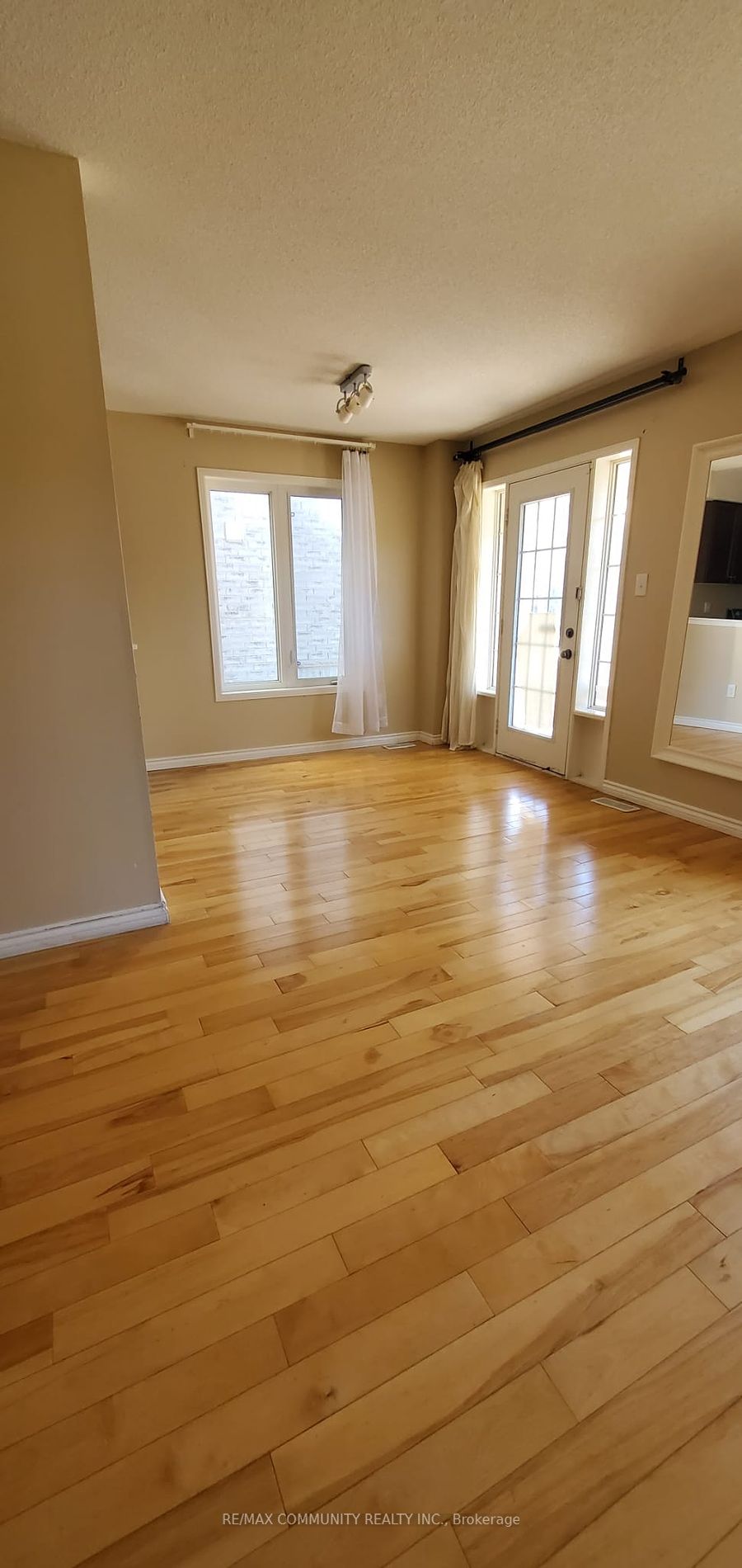 4 Blunden Rd