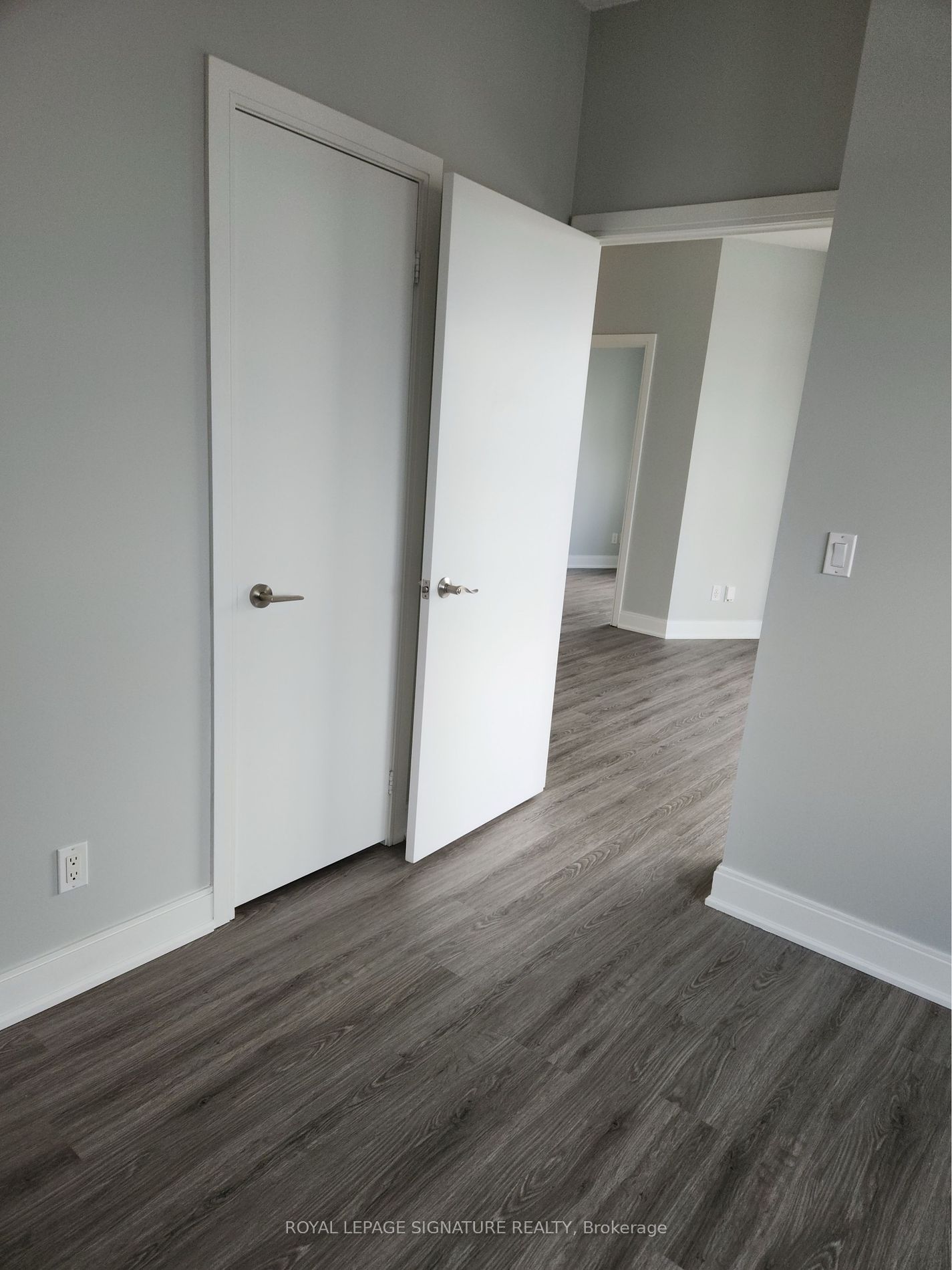 135 Village Green Sq, #623