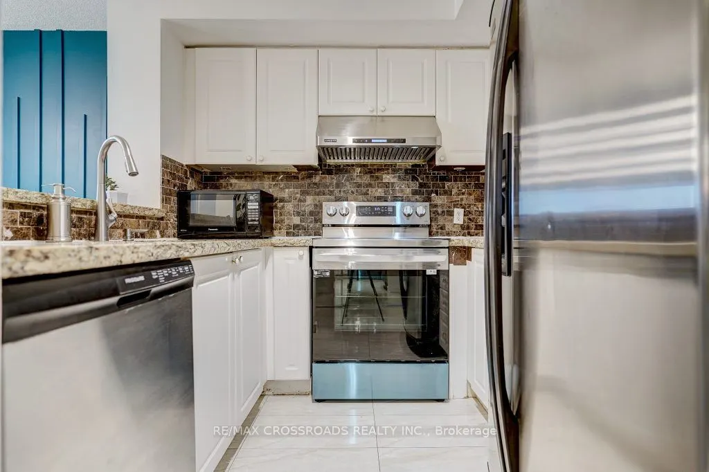 1 Lee Centre Dr, #1709