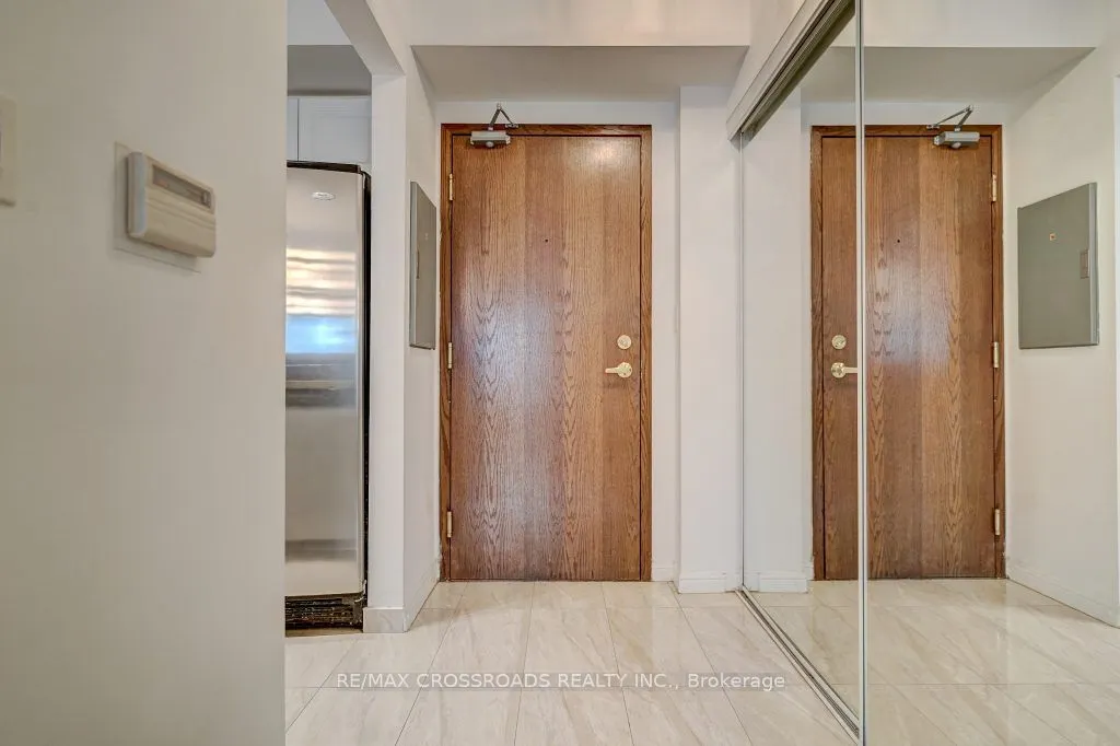 1 Lee Centre Dr, #1709