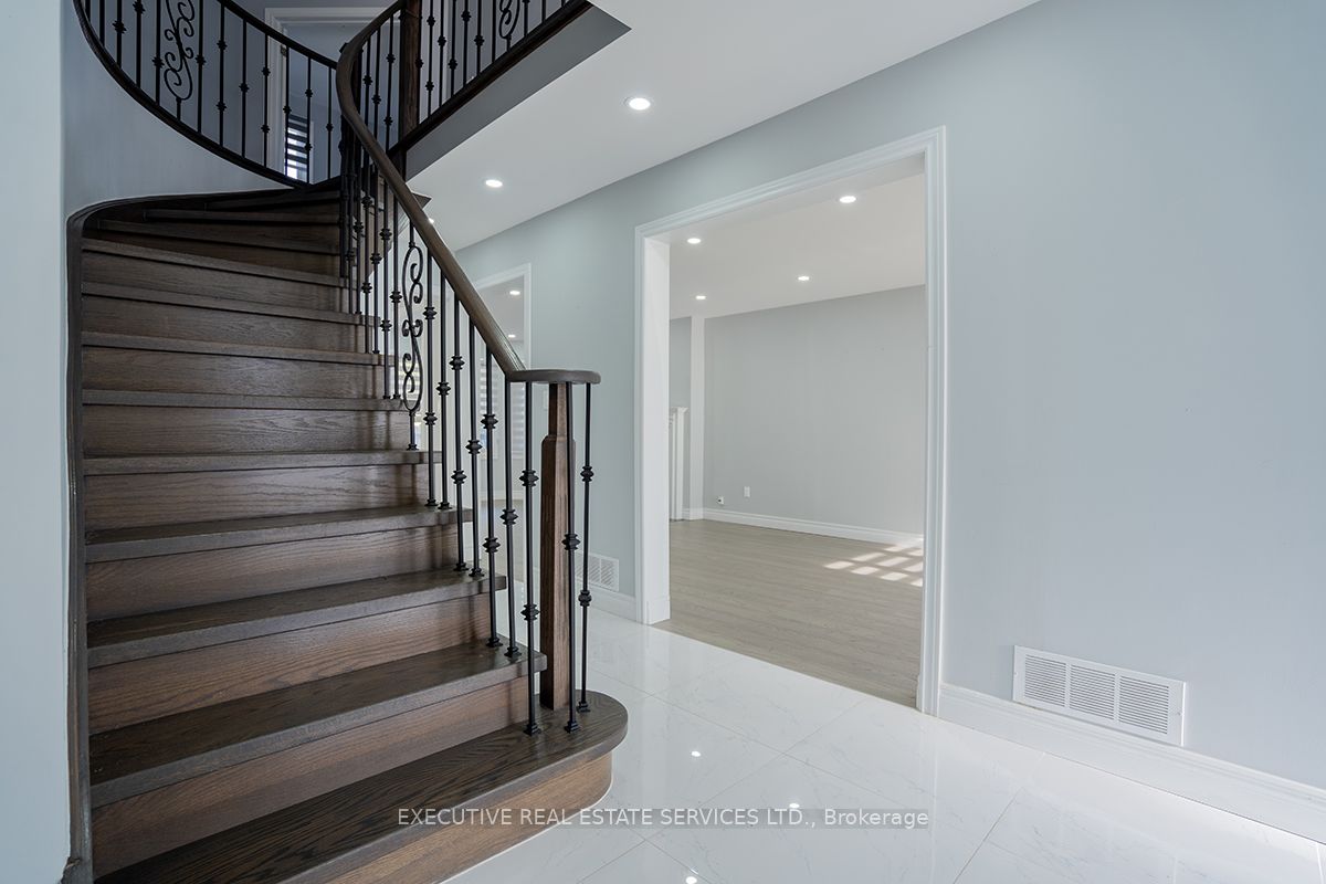 46 Willowbrook Dr