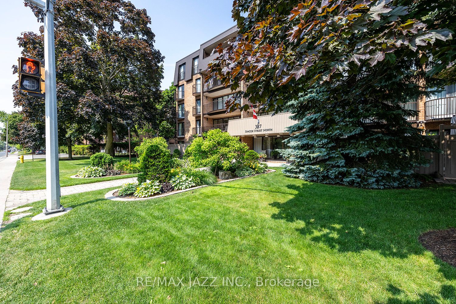 337 Simcoe St N, #201