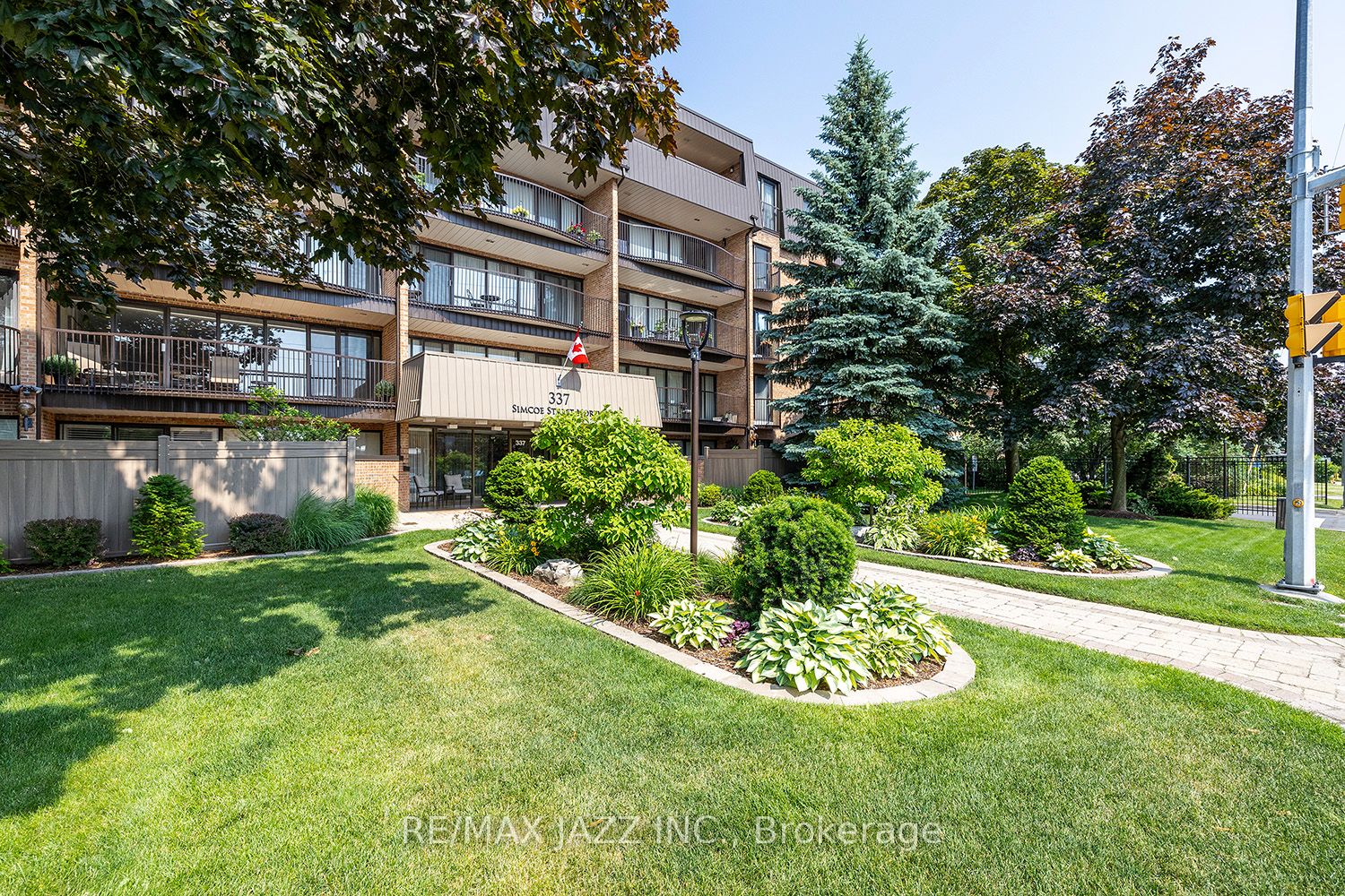 337 Simcoe St N, #201