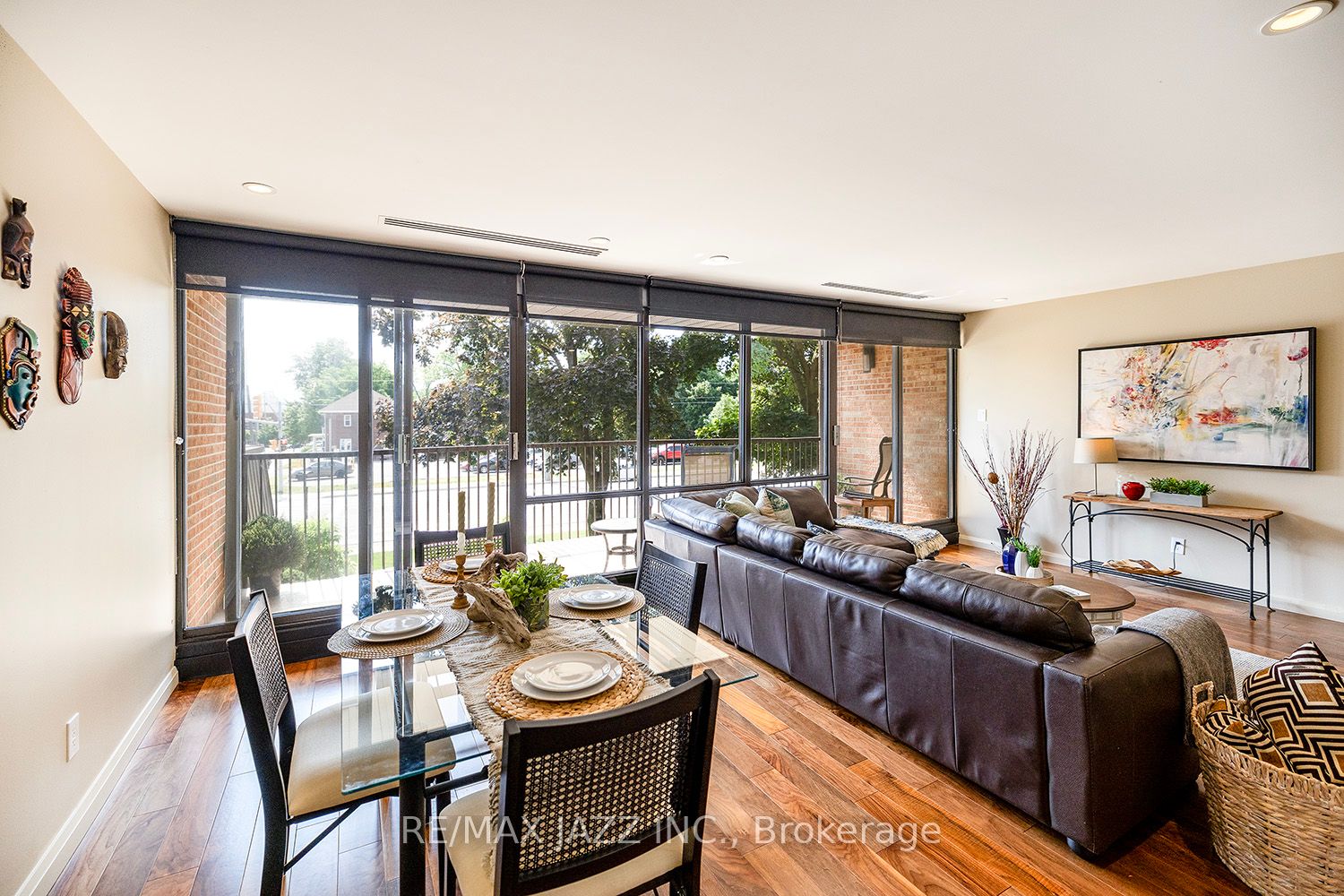 337 Simcoe St N, #201