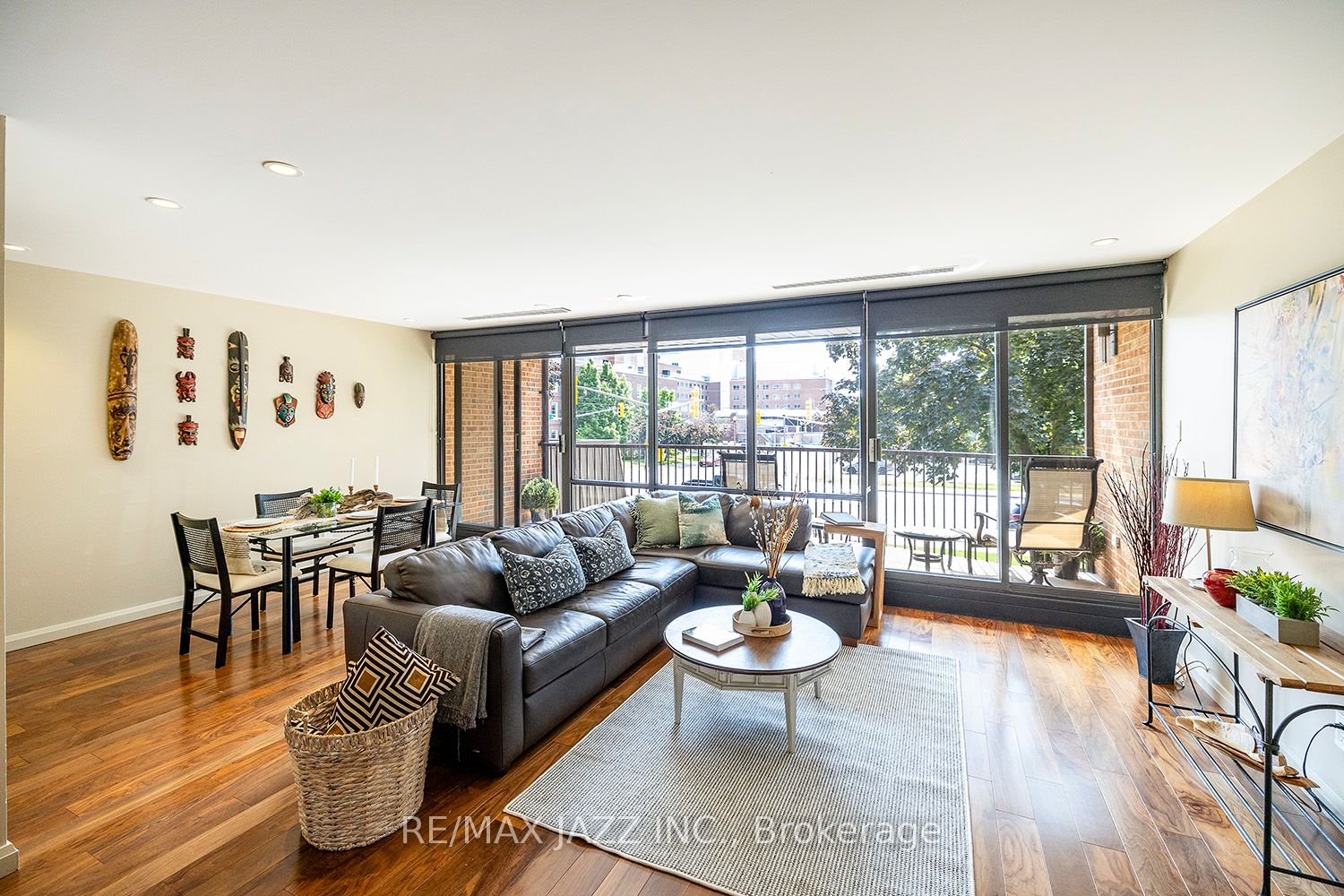 337 Simcoe St N, #201