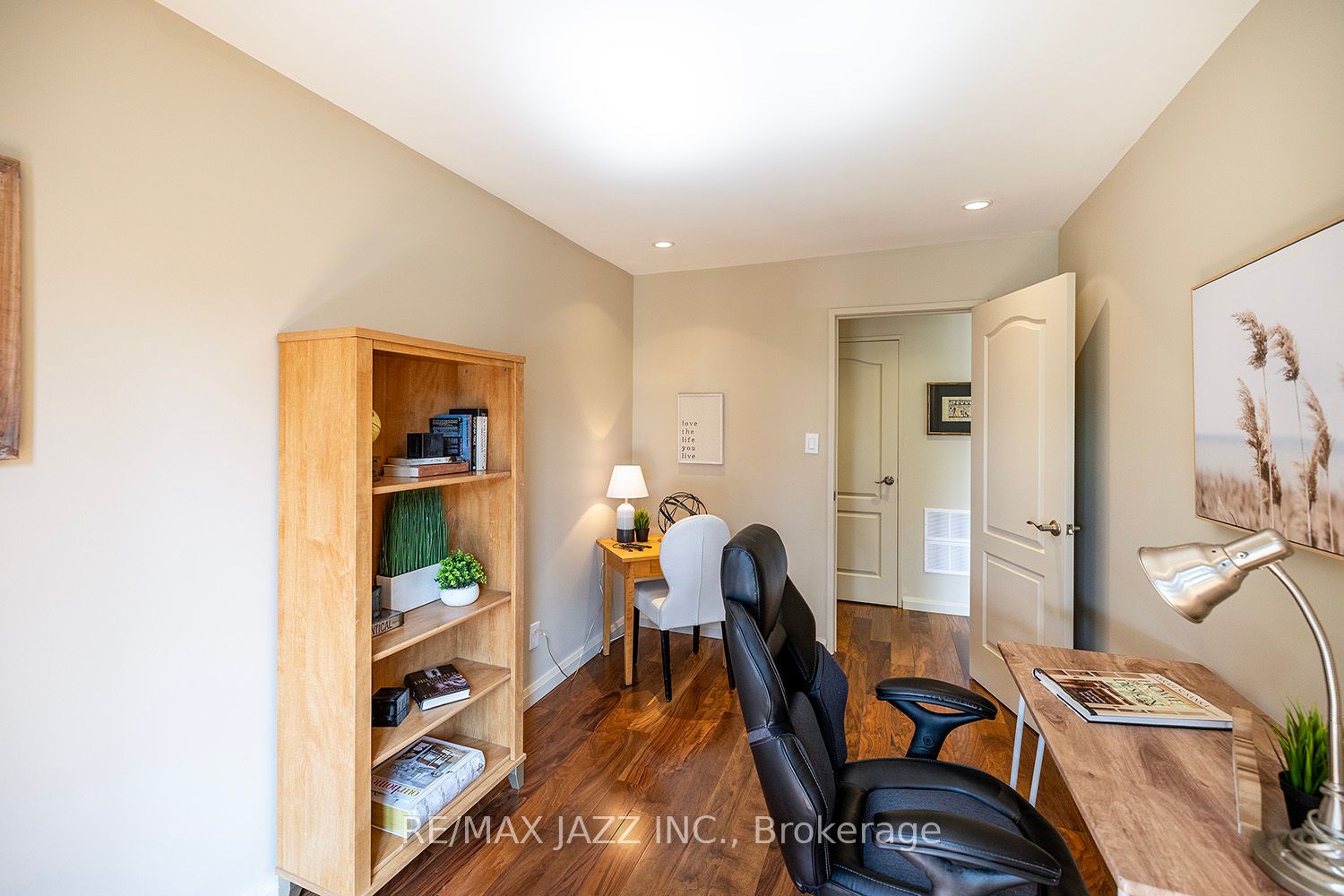 337 Simcoe St N, #201