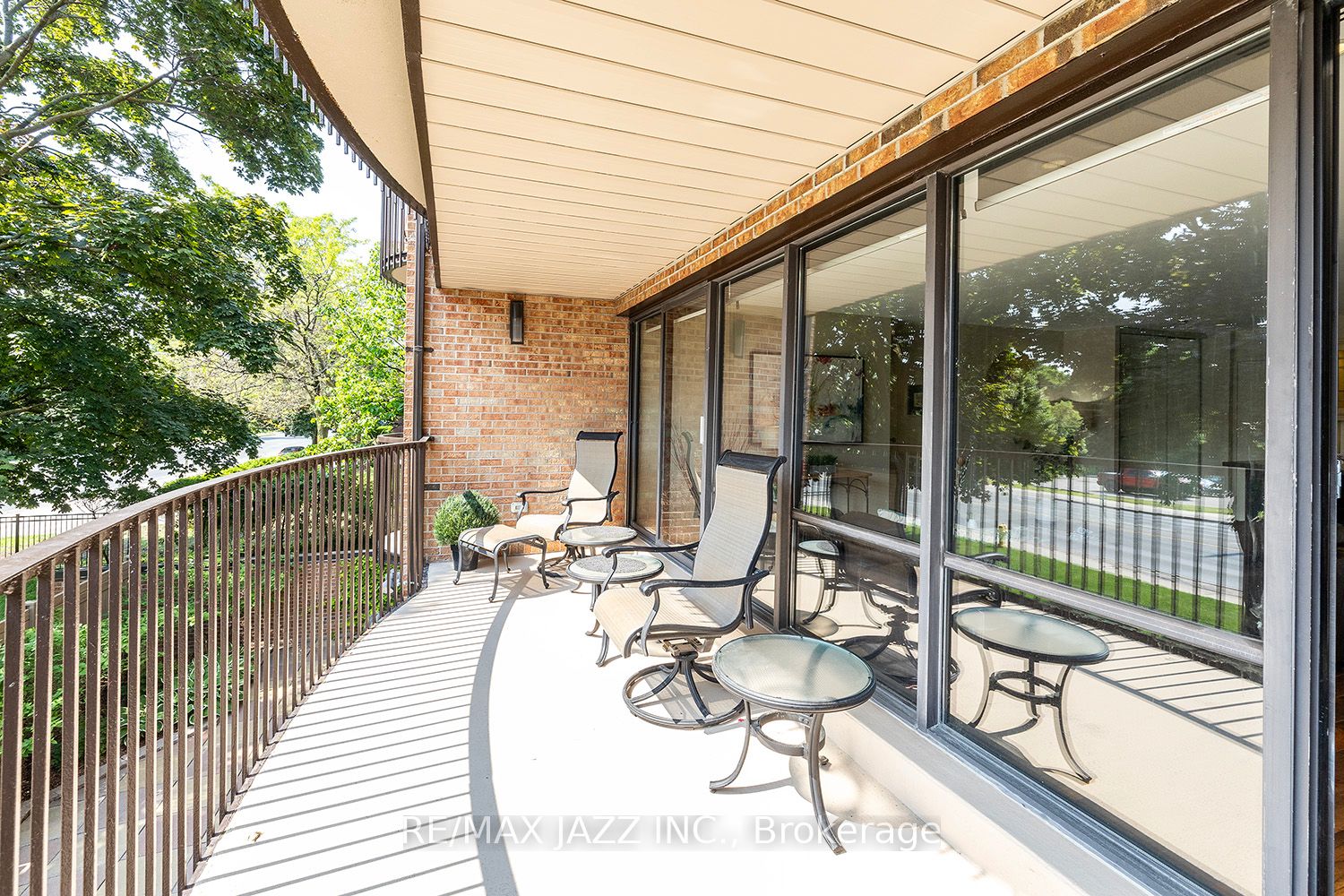 337 Simcoe St N, #201