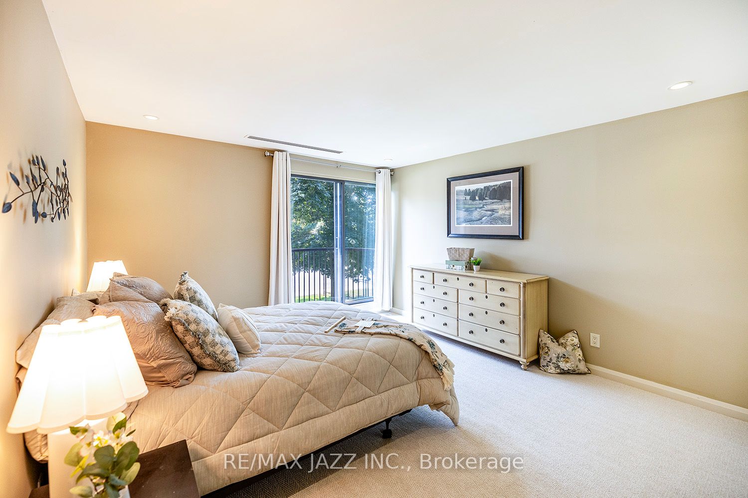 337 Simcoe St N, #201
