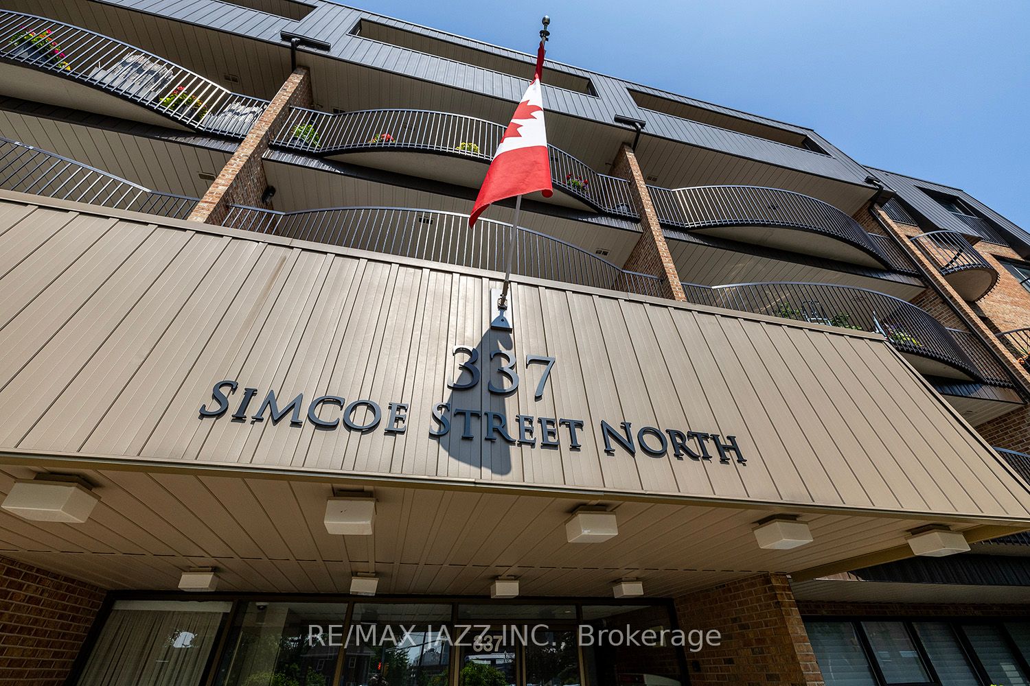337 Simcoe St N, #201