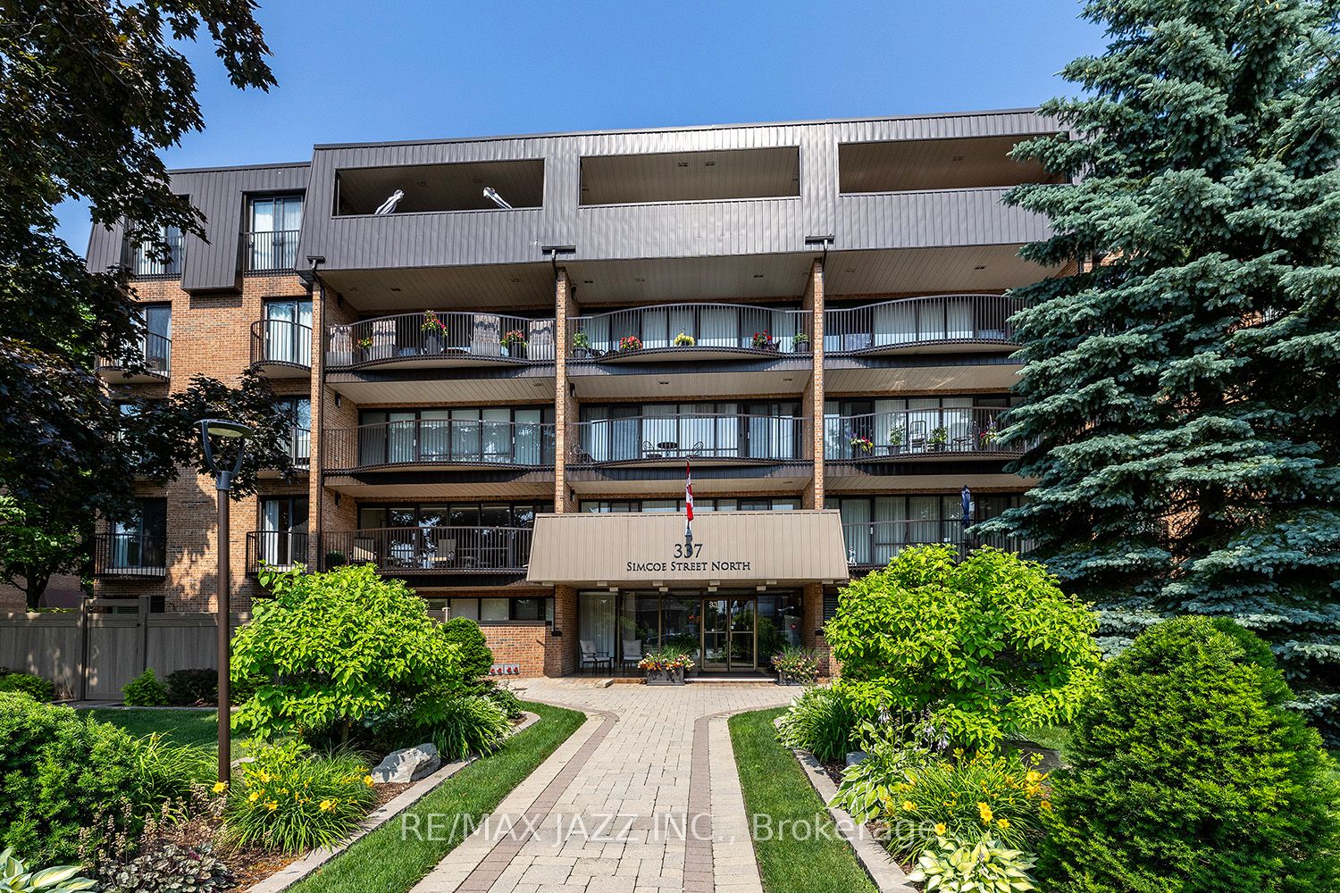 337 Simcoe St N, #201