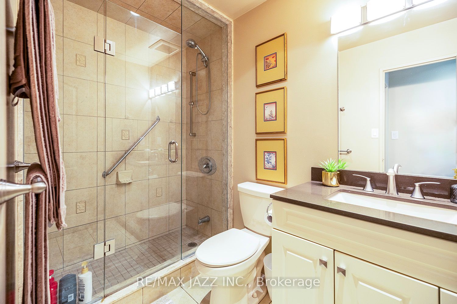 337 Simcoe St N, #201