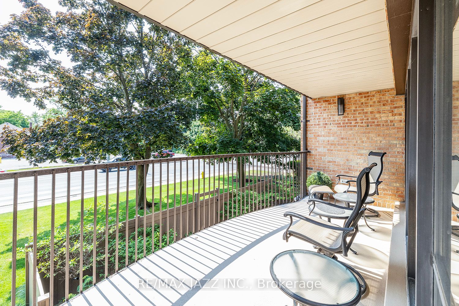 337 Simcoe St N, #201