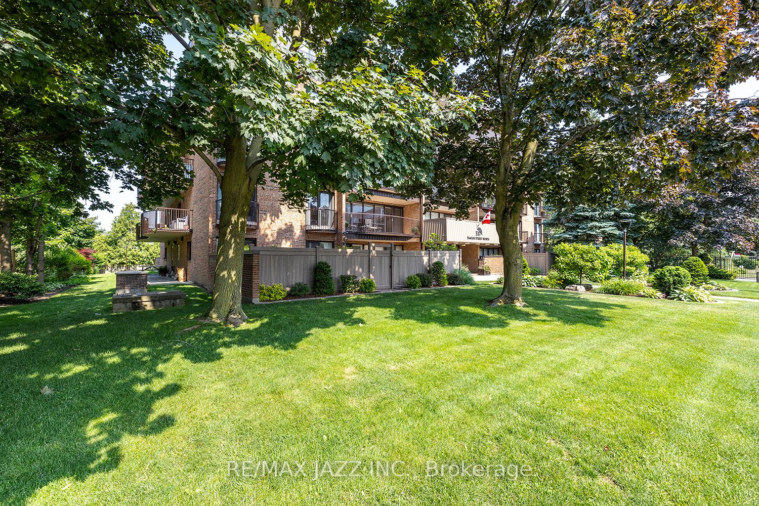 337 Simcoe St N, #201