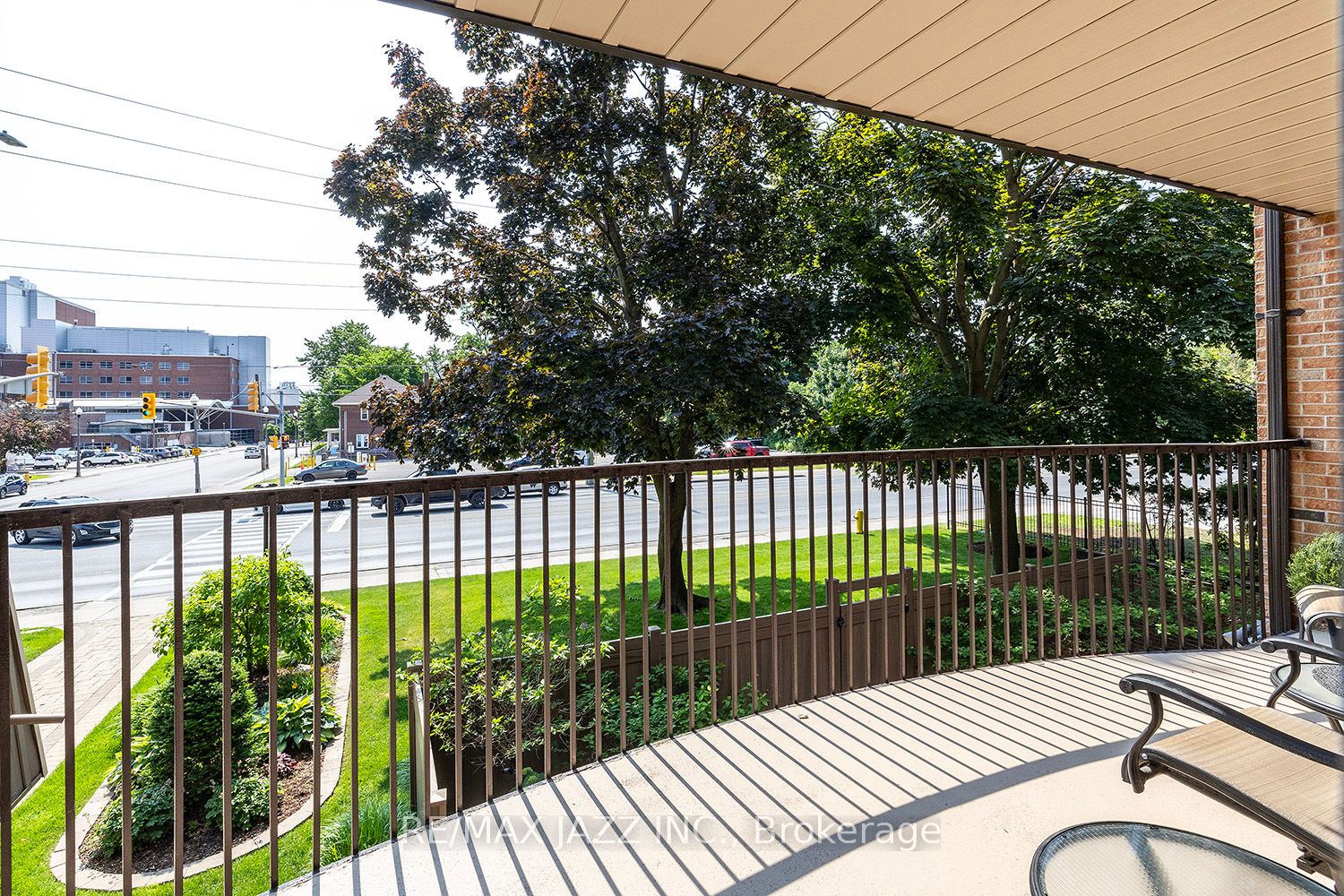 337 Simcoe St N, #201