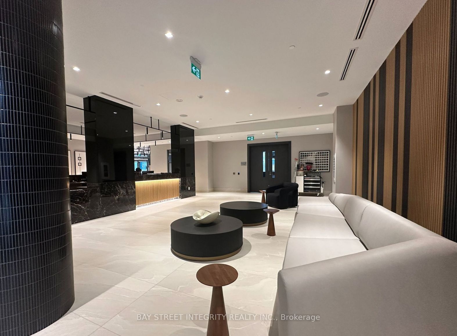 2425 Simcoe St N, #420
