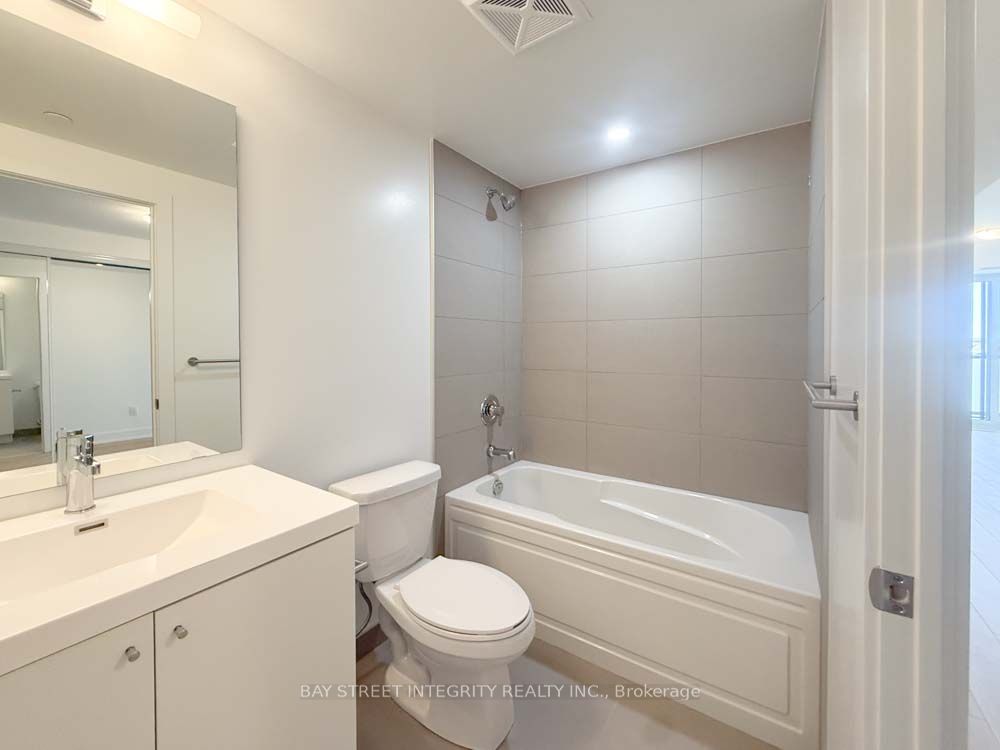 2425 Simcoe St N, #420