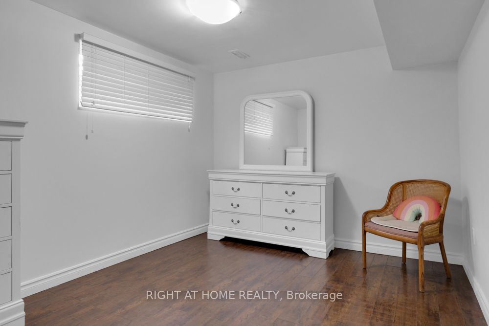 135 Queensbury Ave
