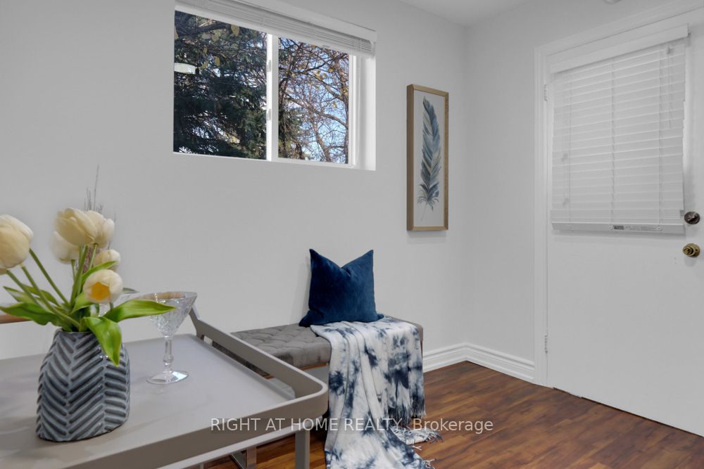 135 Queensbury Ave