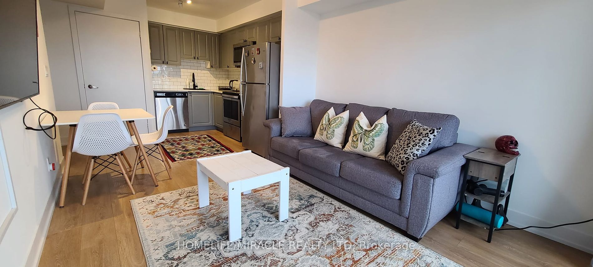 1255 Bayly St, #901