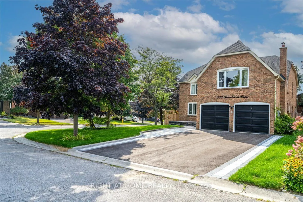 533 Braeburn Cres