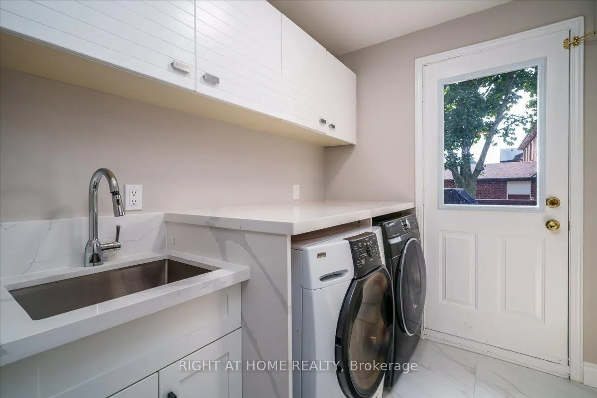 533 Braeburn Cres