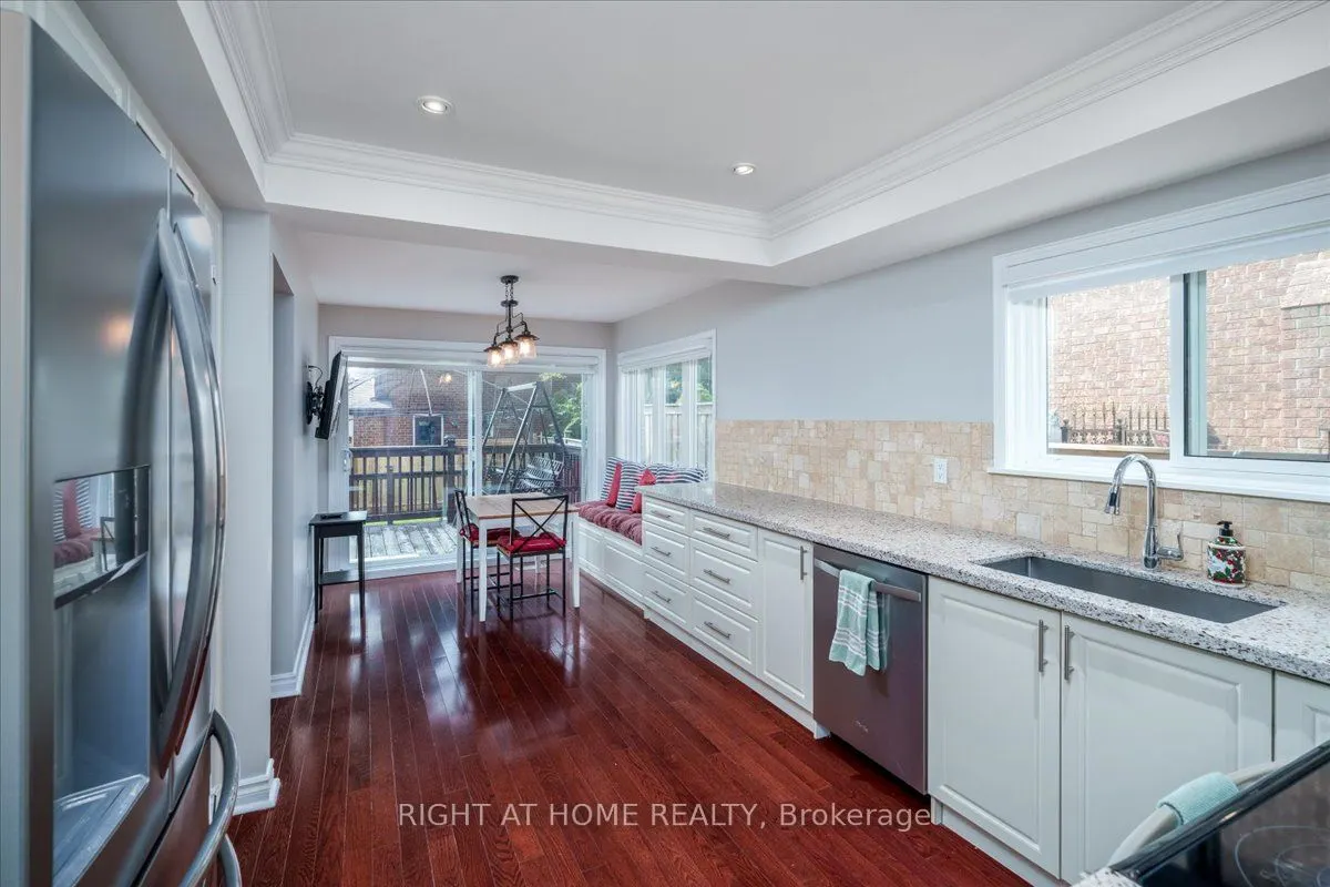 533 Braeburn Cres