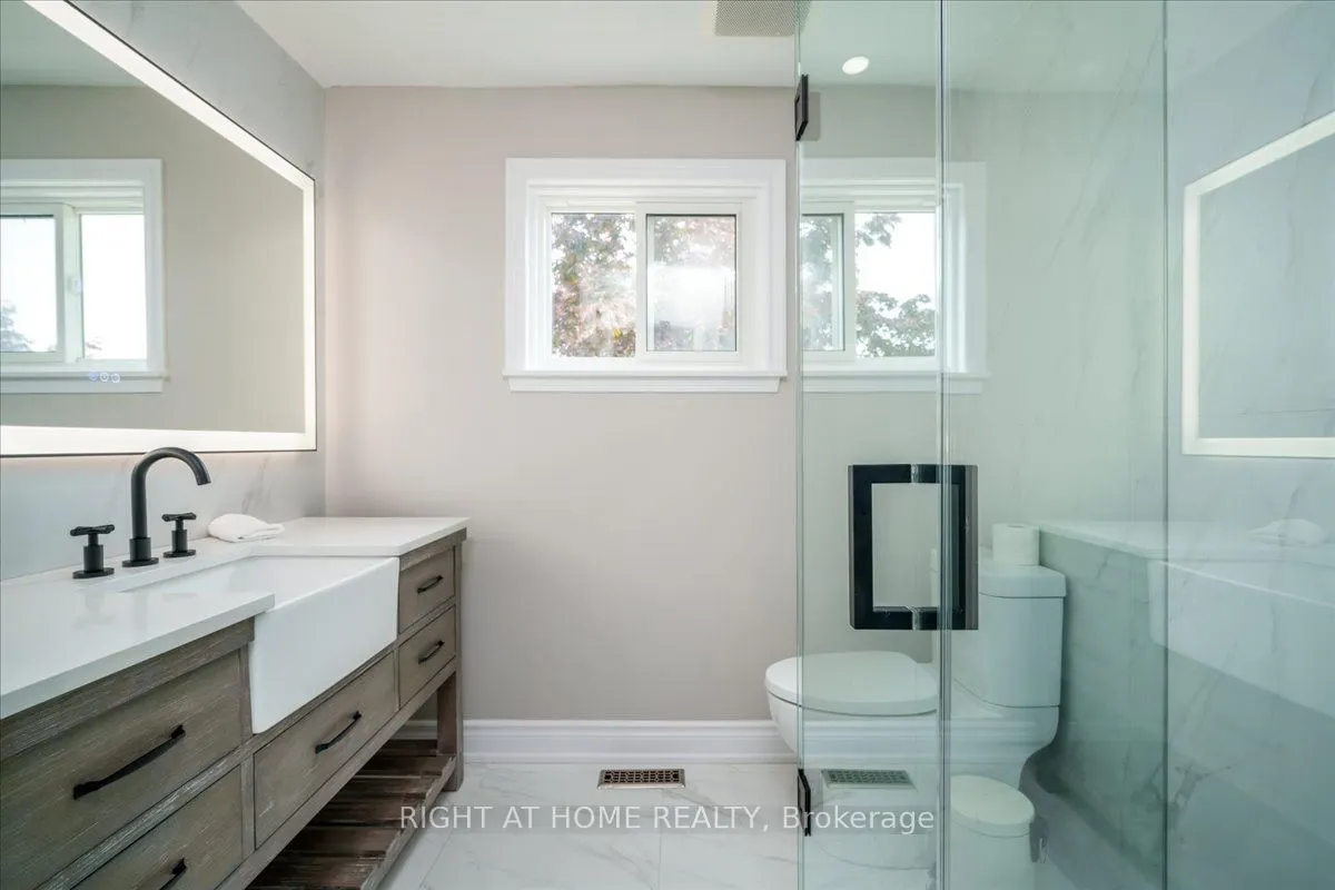 533 Braeburn Cres
