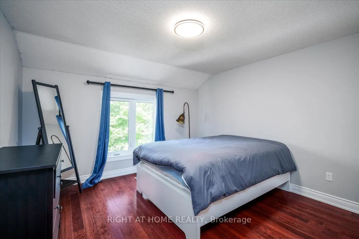 533 Braeburn Cres