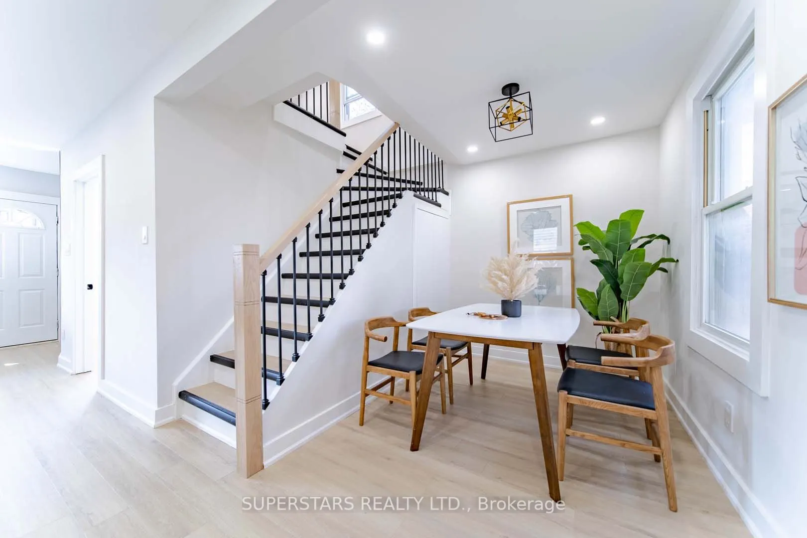 14 Pinegrove Ave