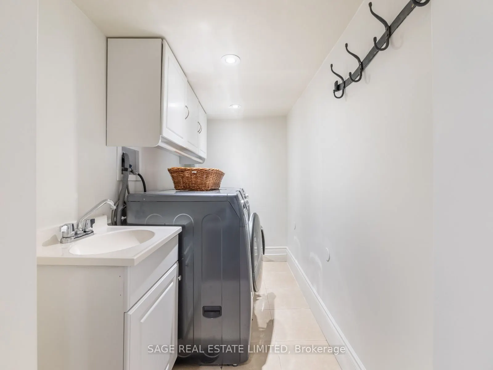 43 Lankin Blvd