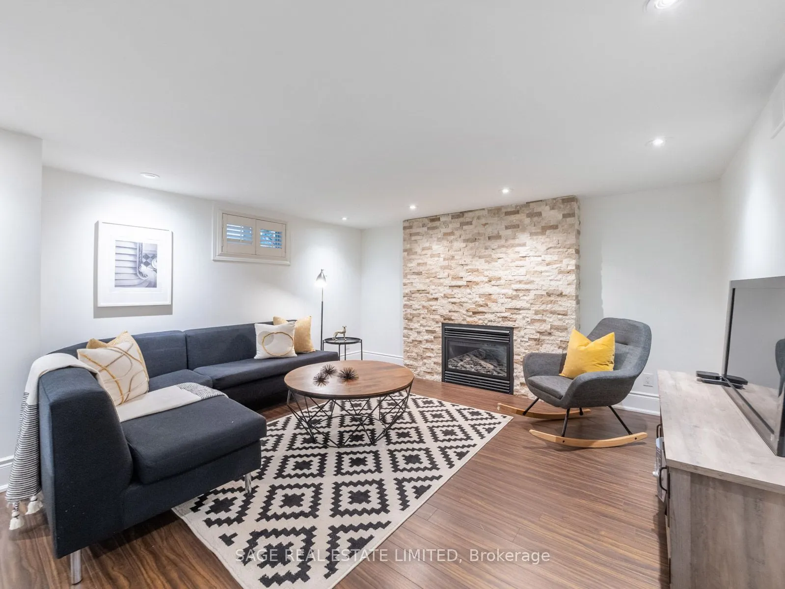 43 Lankin Blvd