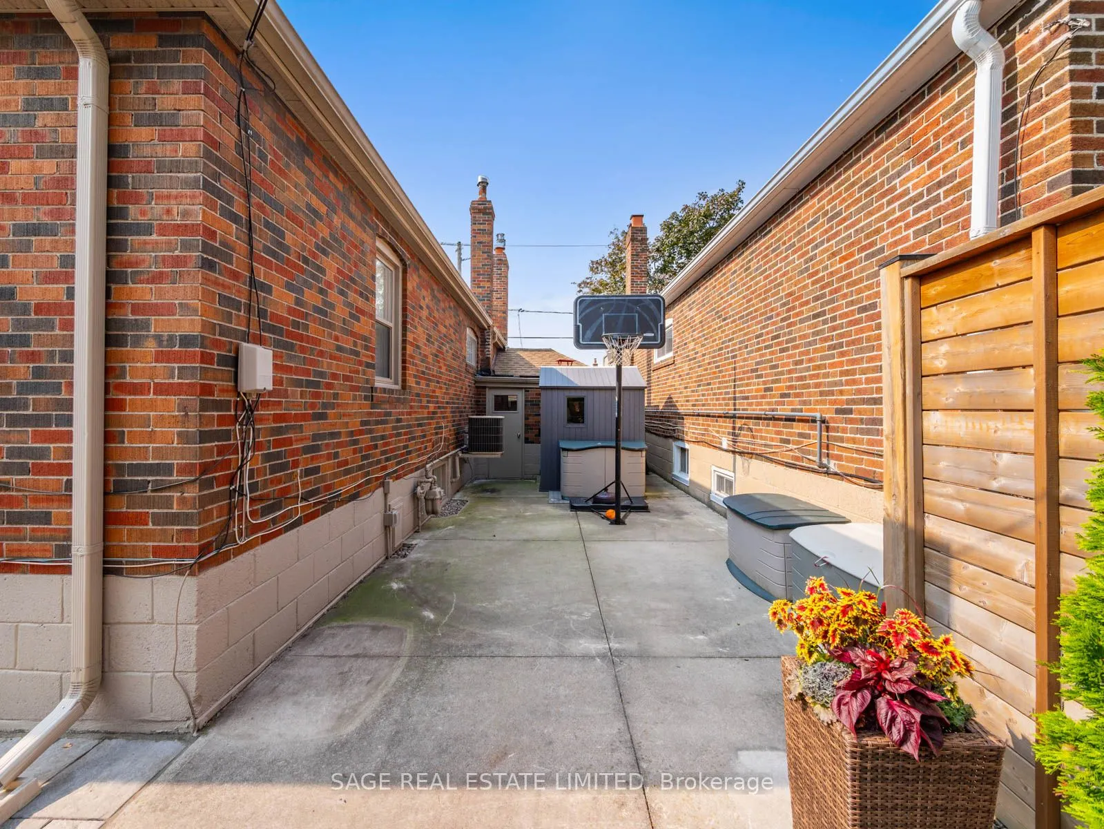 43 Lankin Blvd