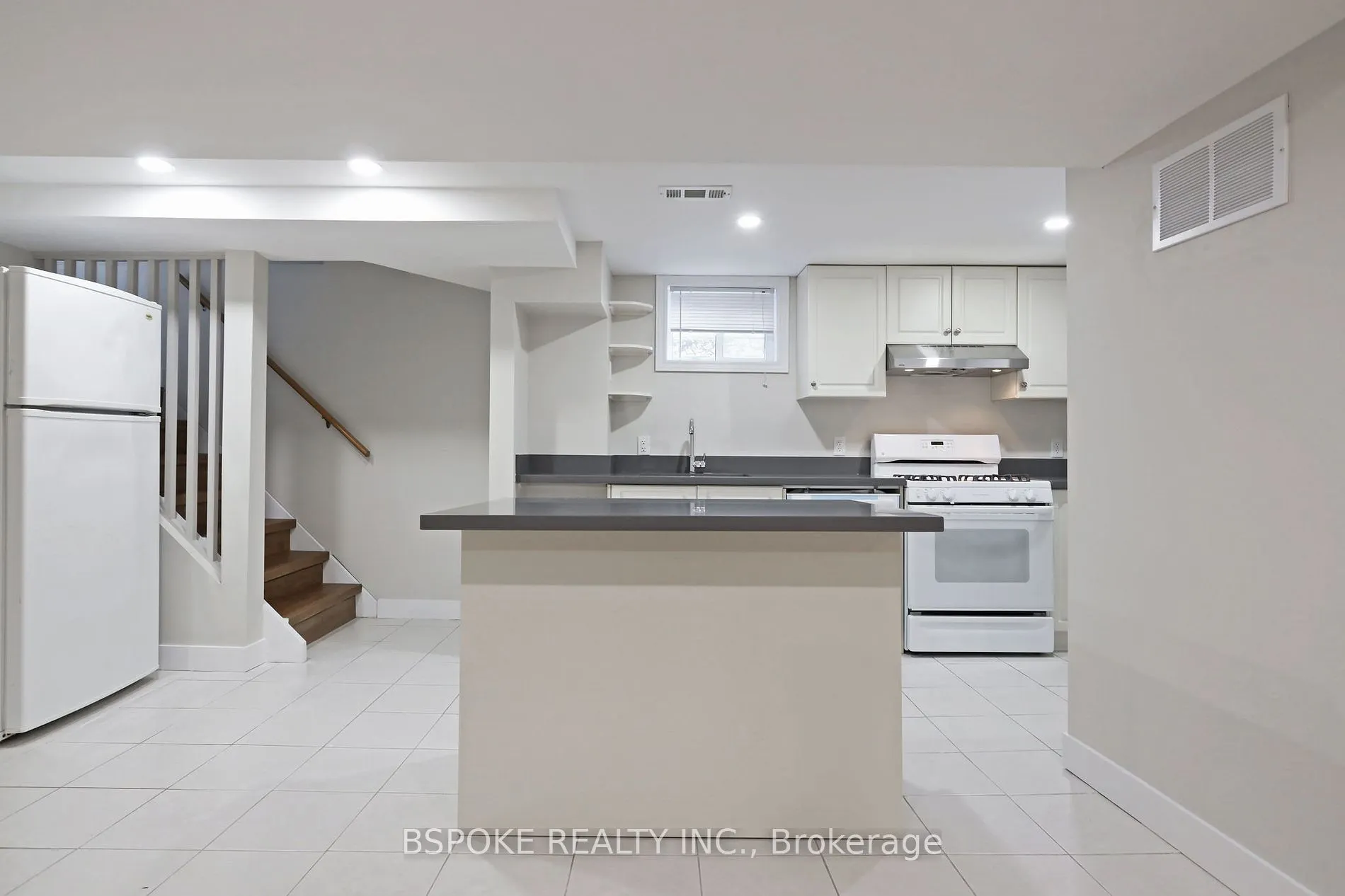 74 Valdez Crt, #Lower