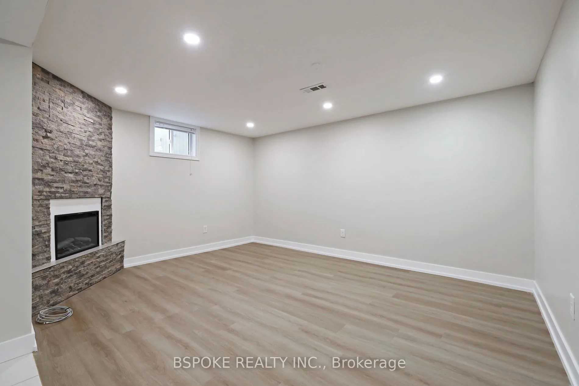 74 Valdez Crt, #Lower