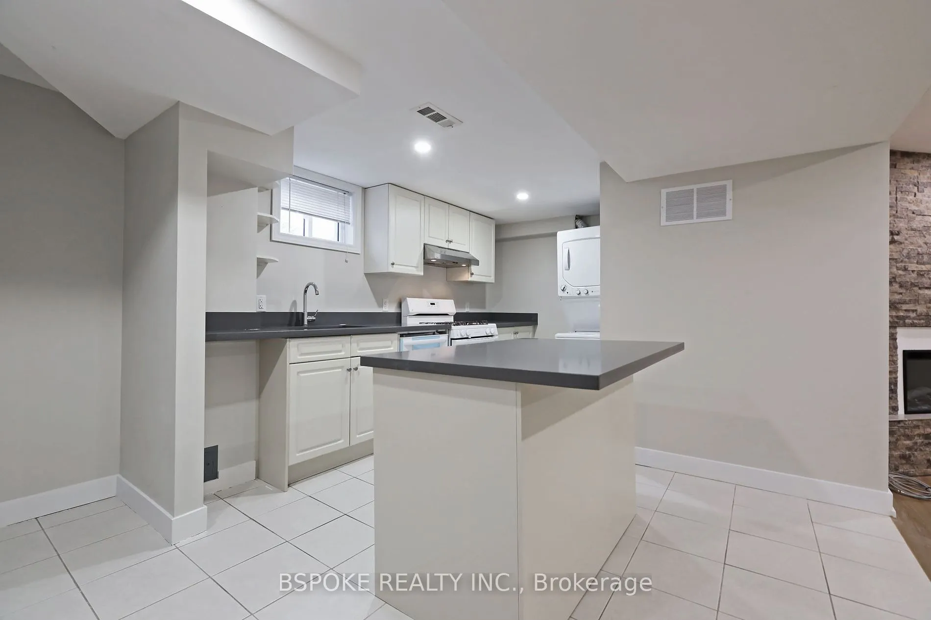74 Valdez Crt, #Lower