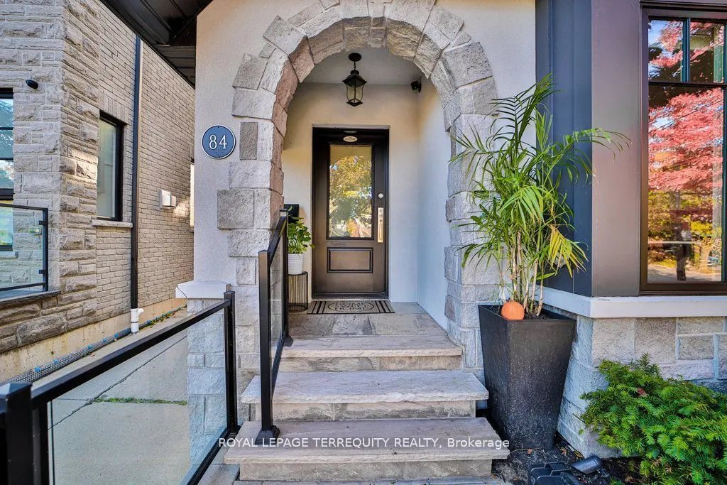 84 Blantyre Ave