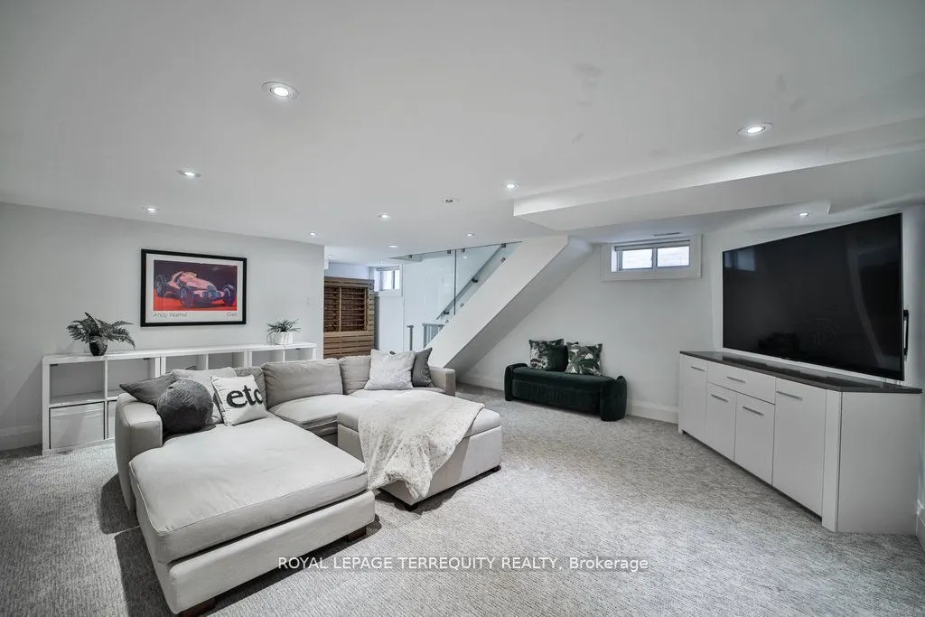 84 Blantyre Ave