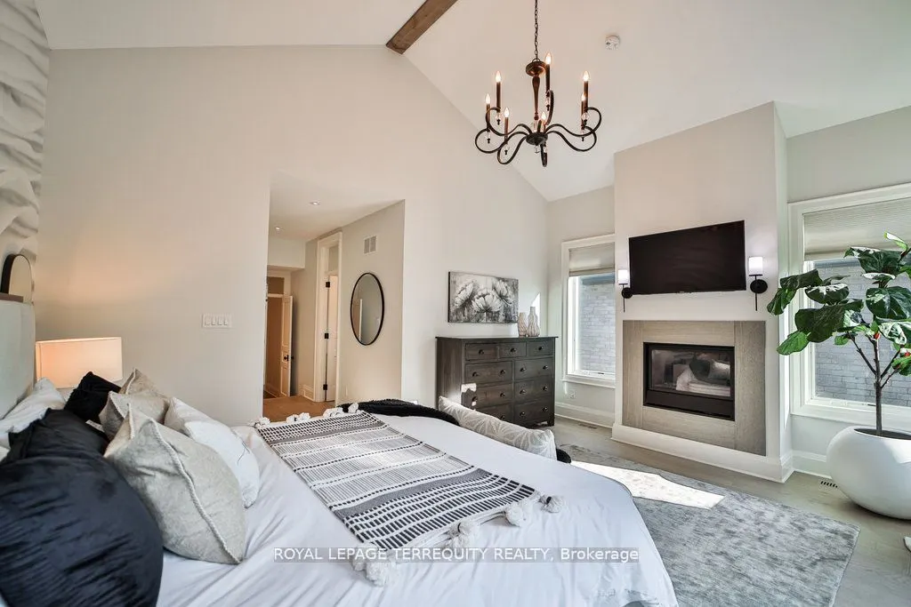 84 Blantyre Ave